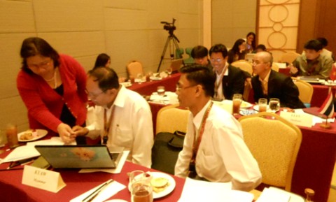 Ms. Miriam Coprado facilitates the ASEAN participants' action planning workshop